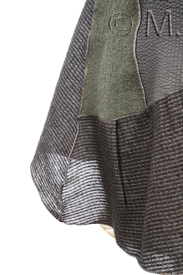 Angela Viain - Detailaufnahme grünes Kleid